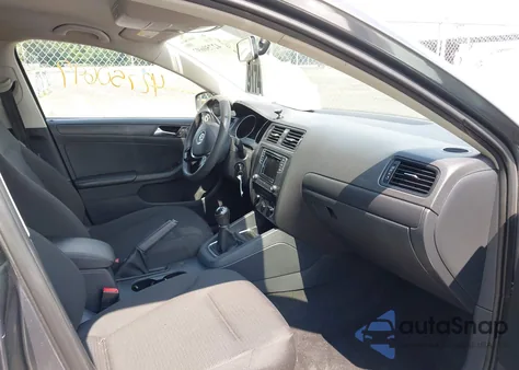 2016 Volkswagen Jetta 1.4T S z USA, uszkodzony, nr VIN 3VW167AJ2GM281757